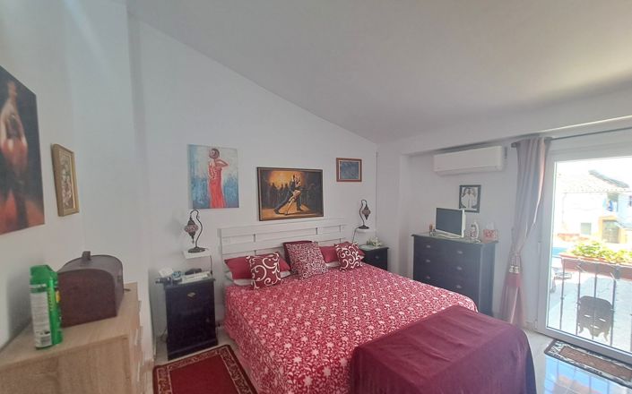 Image No.24-2 Bed House for sale