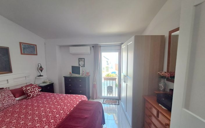 Image No.25-2 Bed House for sale