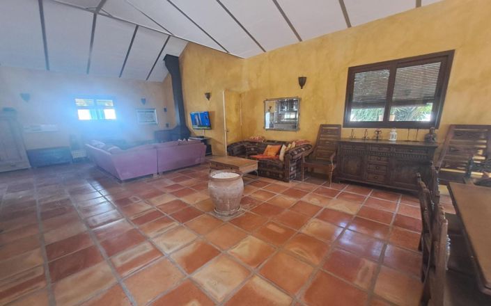 Image No.24-4 Bed House for sale