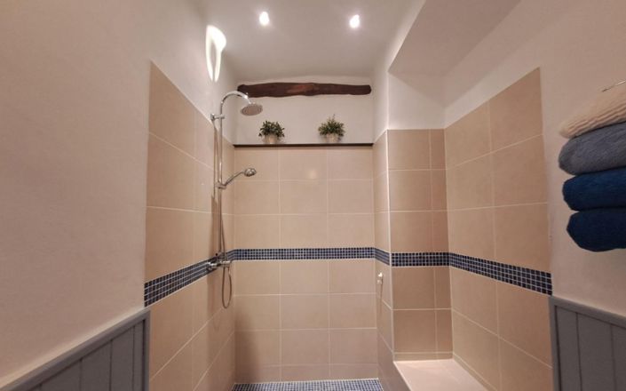 Image No.26-6 Bed House for sale