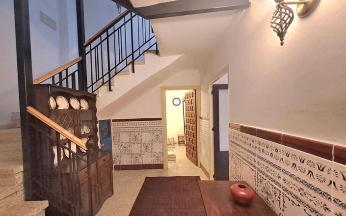 Image No.3-6 Bed House for sale