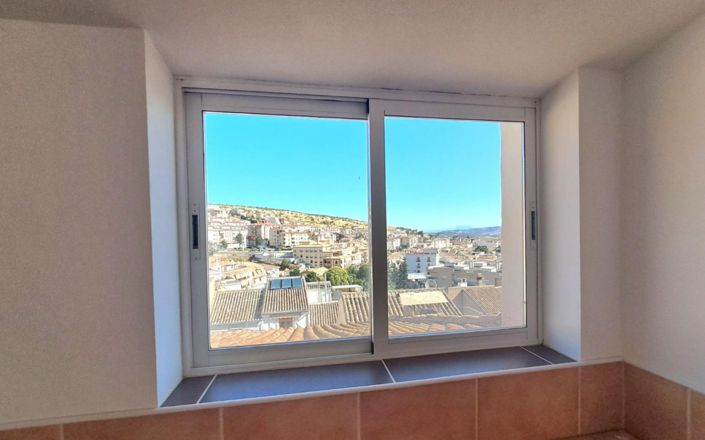 Image No.51-6 Bed House for sale