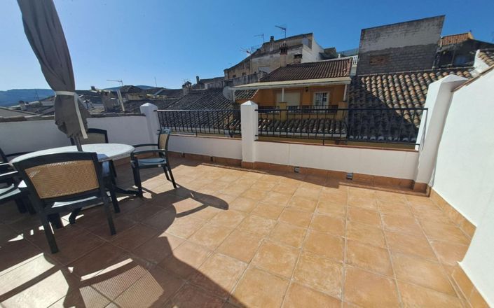 Image No.52-6 Bed House for sale