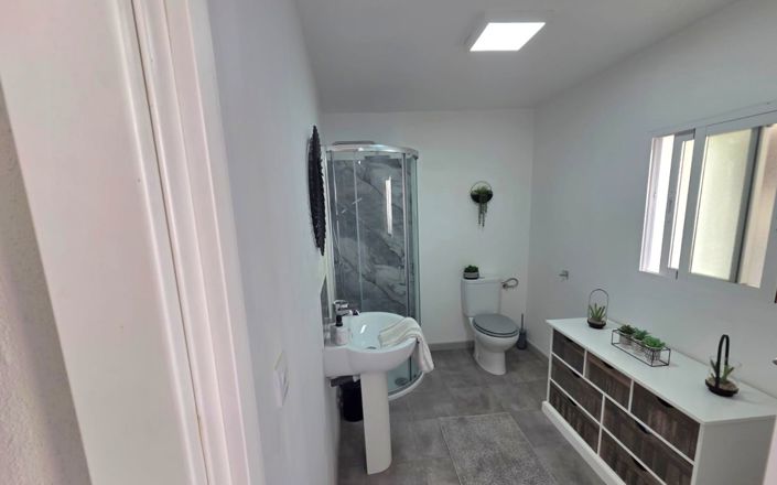 Image No.16-5 Bed House for sale