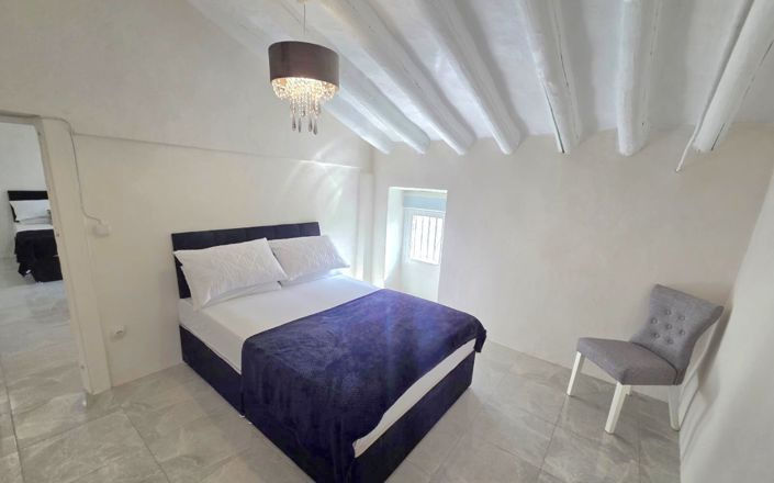 Image No.39-5 Bed House for sale