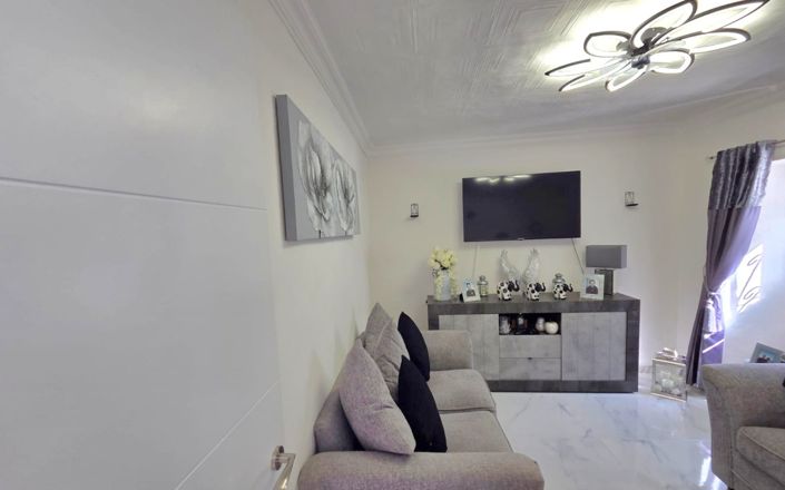 Image No.9-5 Bed House for sale