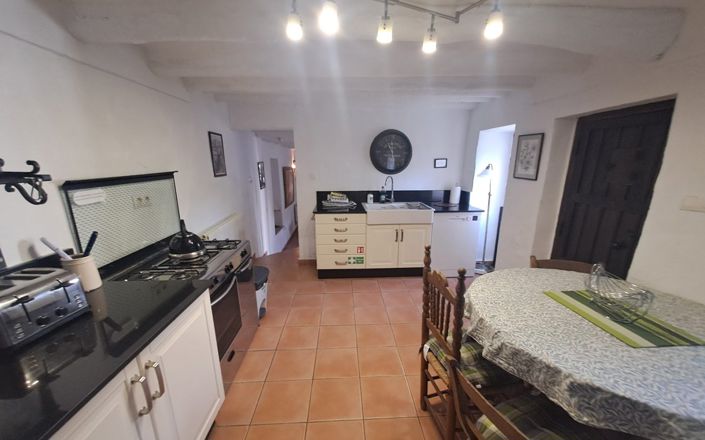 Image No.100-7 Bed House for sale