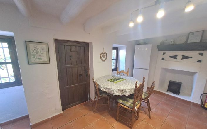 Image No.102-7 Bed House for sale