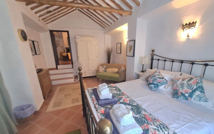 Image No.113-7 Bed House for sale