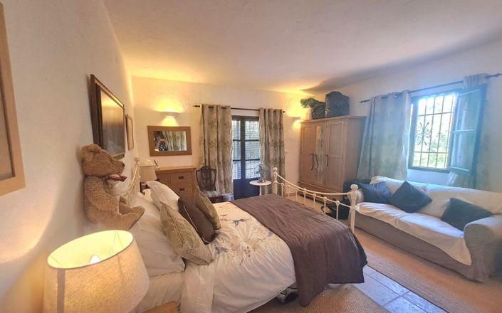 Image No.20-7 Bed House for sale