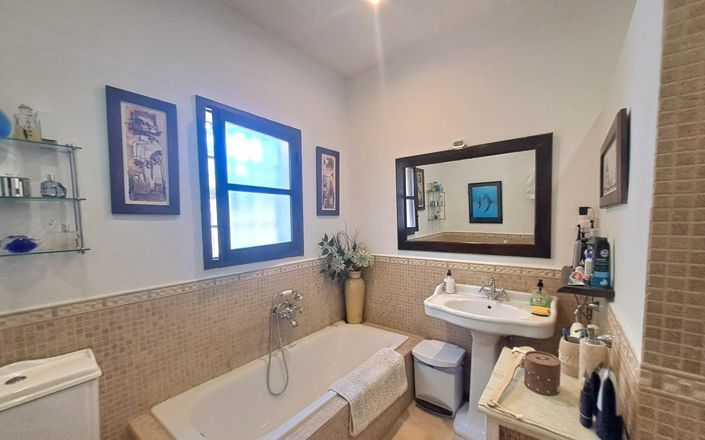 Image No.27-7 Bed House for sale