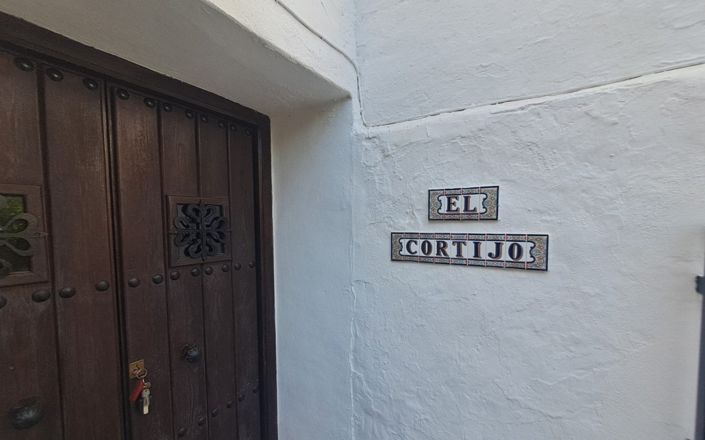 Image No.90-7 Bed House for sale