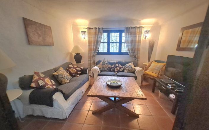 Image No.92-7 Bed House for sale