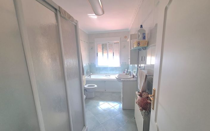 Image No.24-5 Bed House for sale