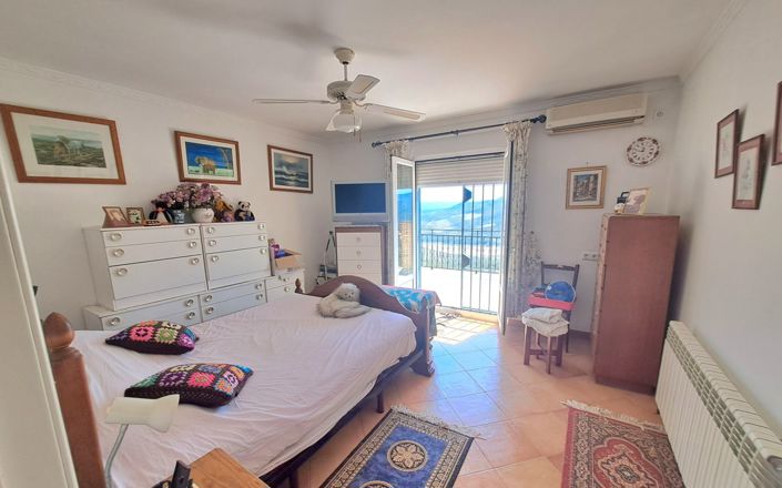 Image No.25-5 Bed House for sale