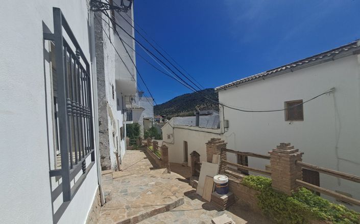 Image No.23-4 Bed House for sale