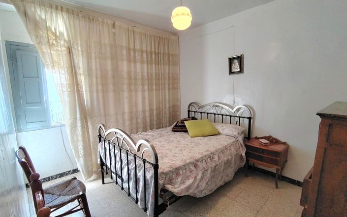 Image No.17-6 Bed House for sale