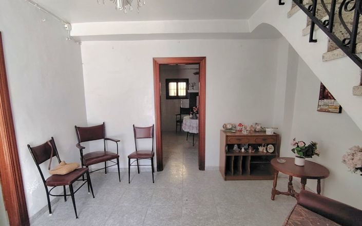 Image No.2-6 Bed House for sale