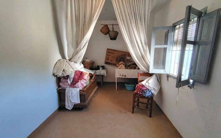 Image No.23-6 Bed House for sale