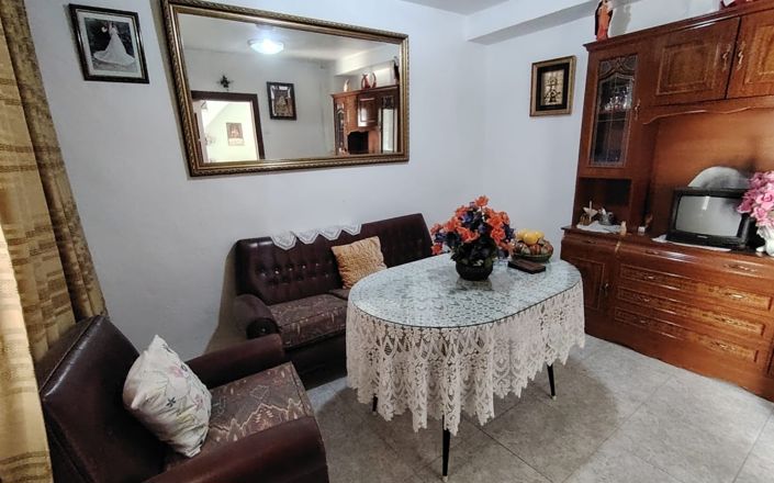 Image No.4-6 Bed House for sale