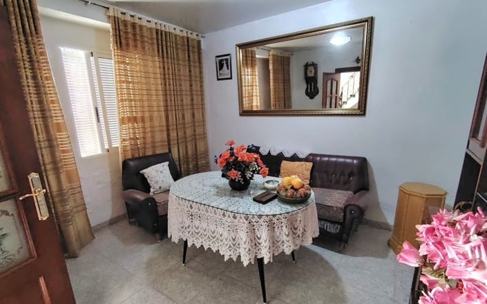 Image No.5-6 Bed House for sale