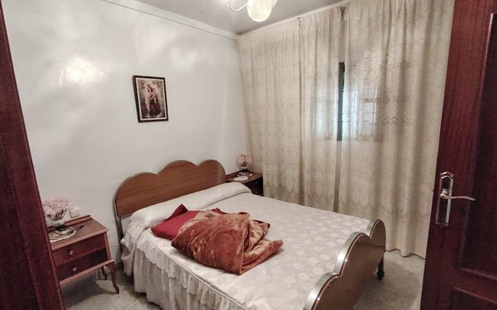 Image No.6-6 Bed House for sale