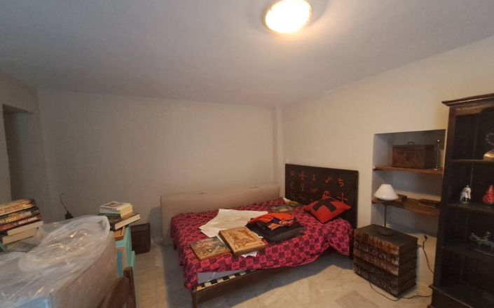 Image No.8-7 Bed House for sale