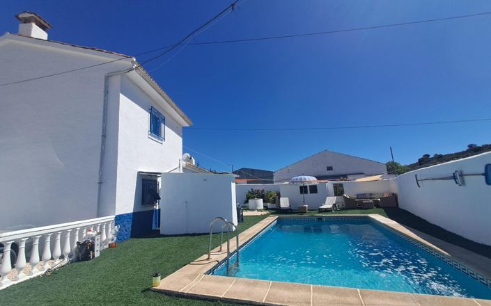 Image No.2-7 Bed House for sale