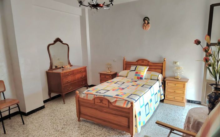 Image No.16-5 Bed House for sale