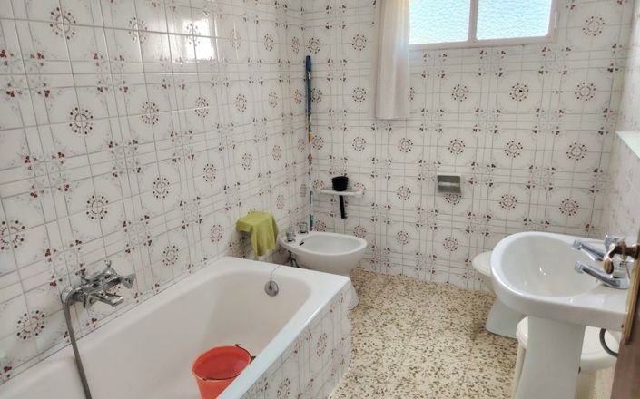 Image No.21-5 Bed House for sale