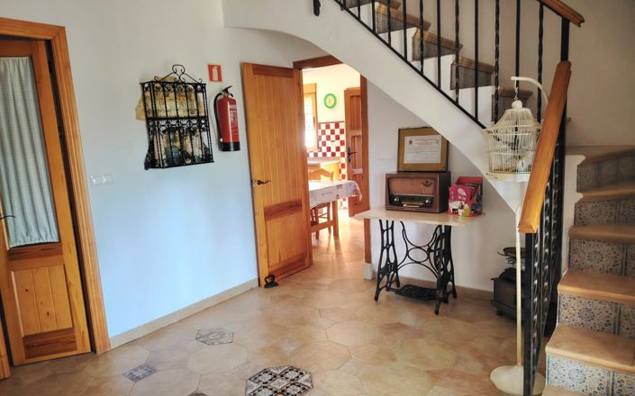 Image No.16-5 Bed House for sale