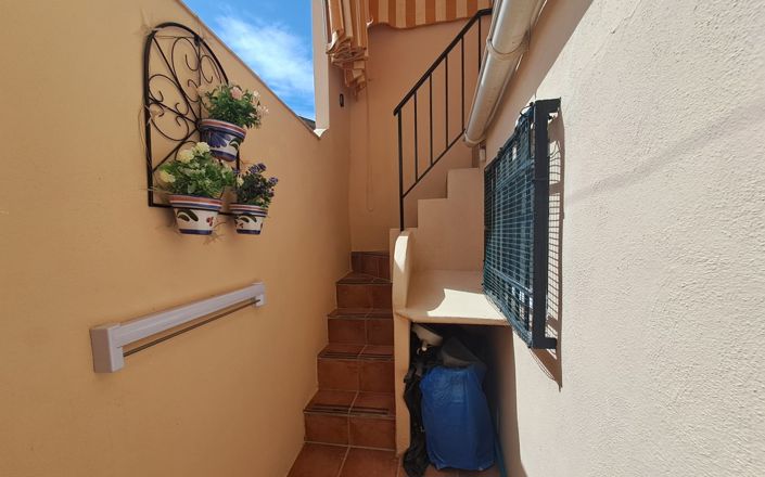 Image No.17-3 Bed House for sale