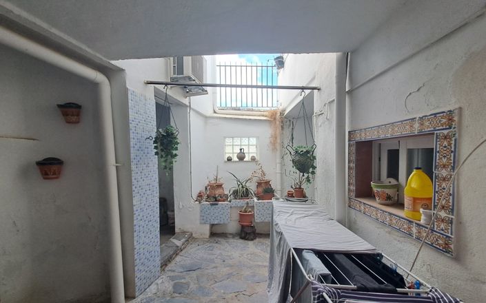 Image No.24-3 Bed House for sale