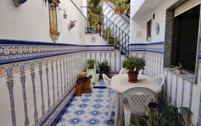 Image No.2-4 Bed House for sale