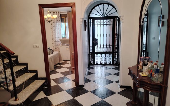 Image No.8-4 Bed House for sale