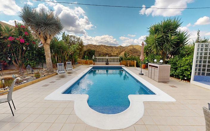 Image No.2-3 Bed House for sale