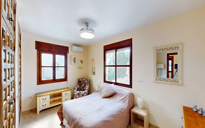 Image No.21-3 Bed House for sale