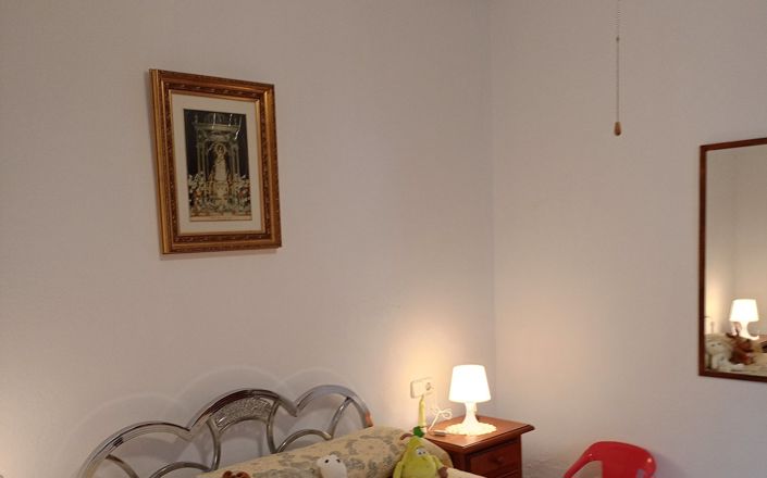 Image No.25-4 Bed House for sale