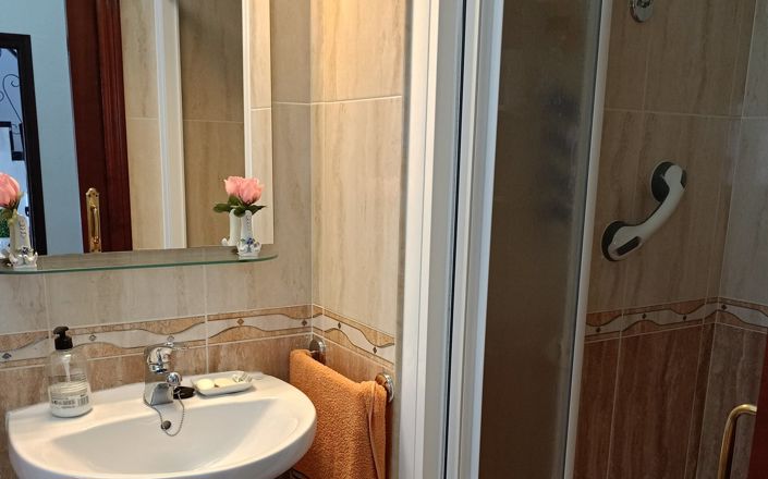 Image No.9-4 Bed House for sale