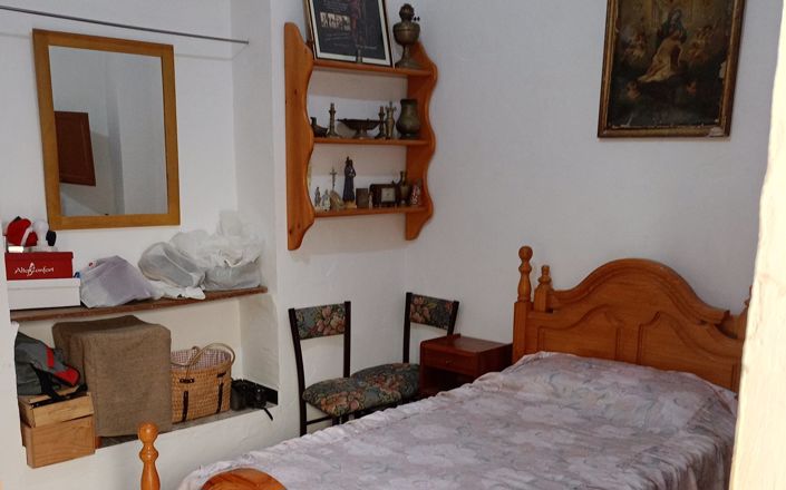 Image No.11-2 Bed House for sale