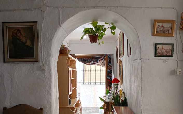 Image No.4-2 Bed House for sale