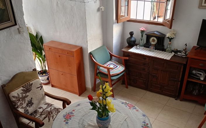 Image No.6-2 Bed House for sale