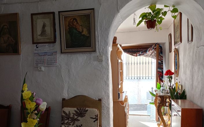 Image No.9-2 Bed House for sale