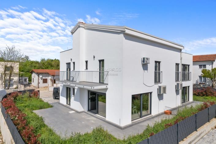 Image No.3-8 Bed Villa for sale