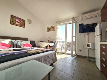 kuca-omis-375-00-m2-slika-252135761