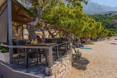 2-Bratus--10-seconds-from-the-beach--2bedroom-house-for-sale_2