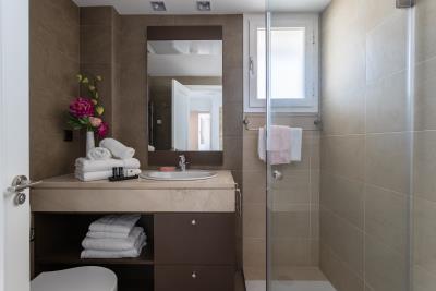 a7080e7c-05b3-4e7a-9f12-5f08f4102d1e