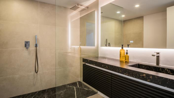 Image No.36-5 Bed Villa for sale