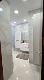 21b07303-9656-4949-9a06-bbbd71f6580a