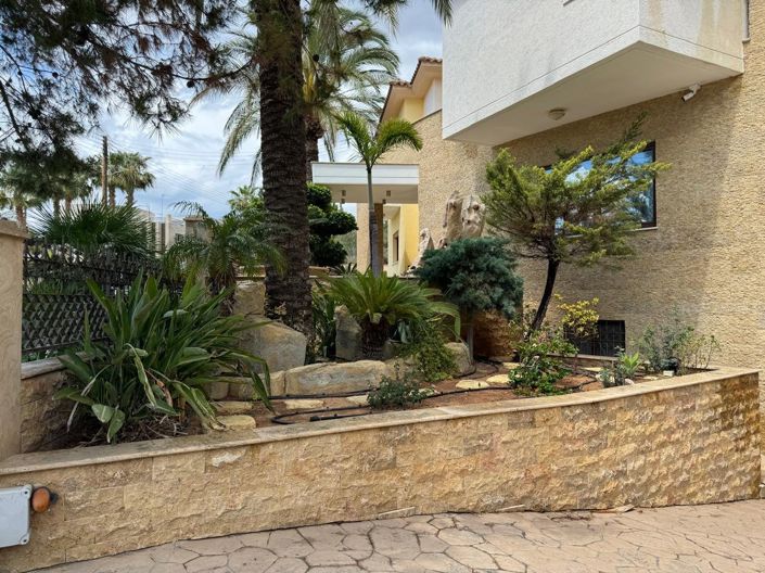 Image No.10-5 Bed House for sale